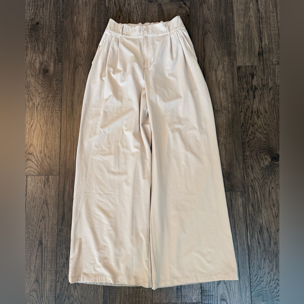 ALO Yoga Cream Wide-Leg Pants